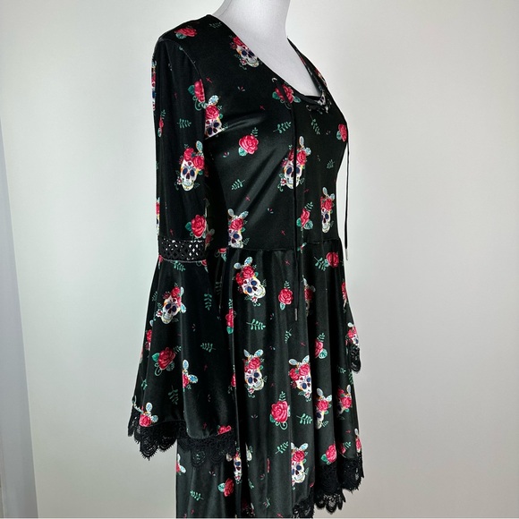 Spirit Halloween Velvet Dia de Los Muertos Floral Flare Sleeve Velvet Dress S - Picture 5 of 12